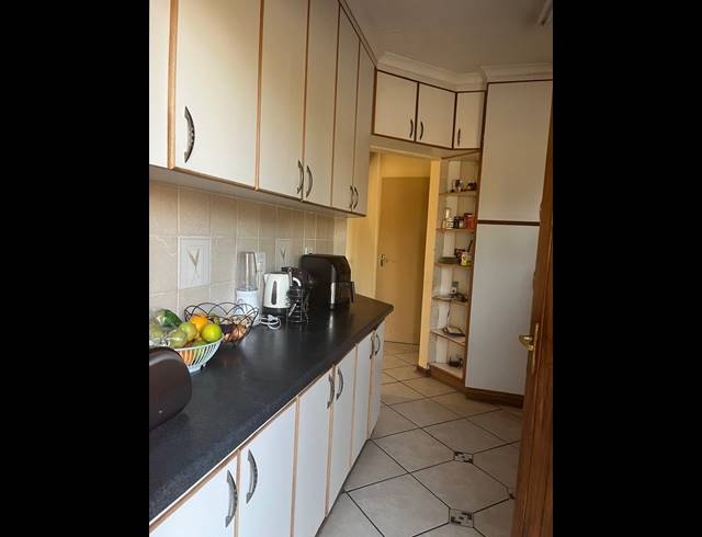 3 BEDROOM HOUSE FOR SALE IN FLORA PARK